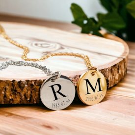   Personalizovaný náhrdelník INICIÁLY A DATUM NA UNIKÁTNÍM Z chirurgické oceli