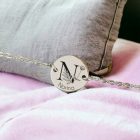 Personalizovaný náramek Jméno s květinovým motivem z chirurgické oceli